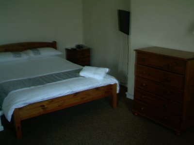 Rooms | Accommodation in Heathrow and Middlesex gallery image 5