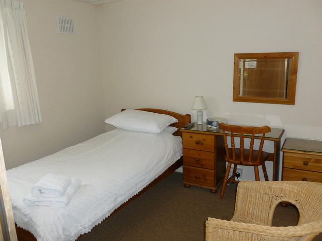 Rooms | Accommodation in Heathrow and Middlesex gallery image 9