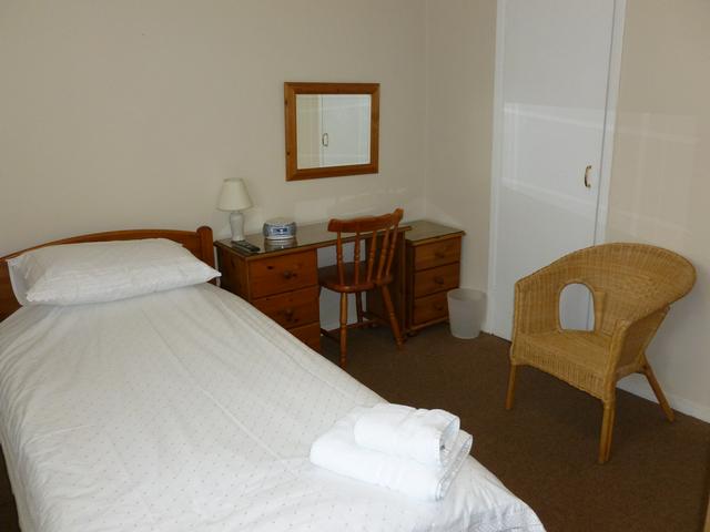 Rooms | Accommodation in Heathrow and Middlesex gallery image 7